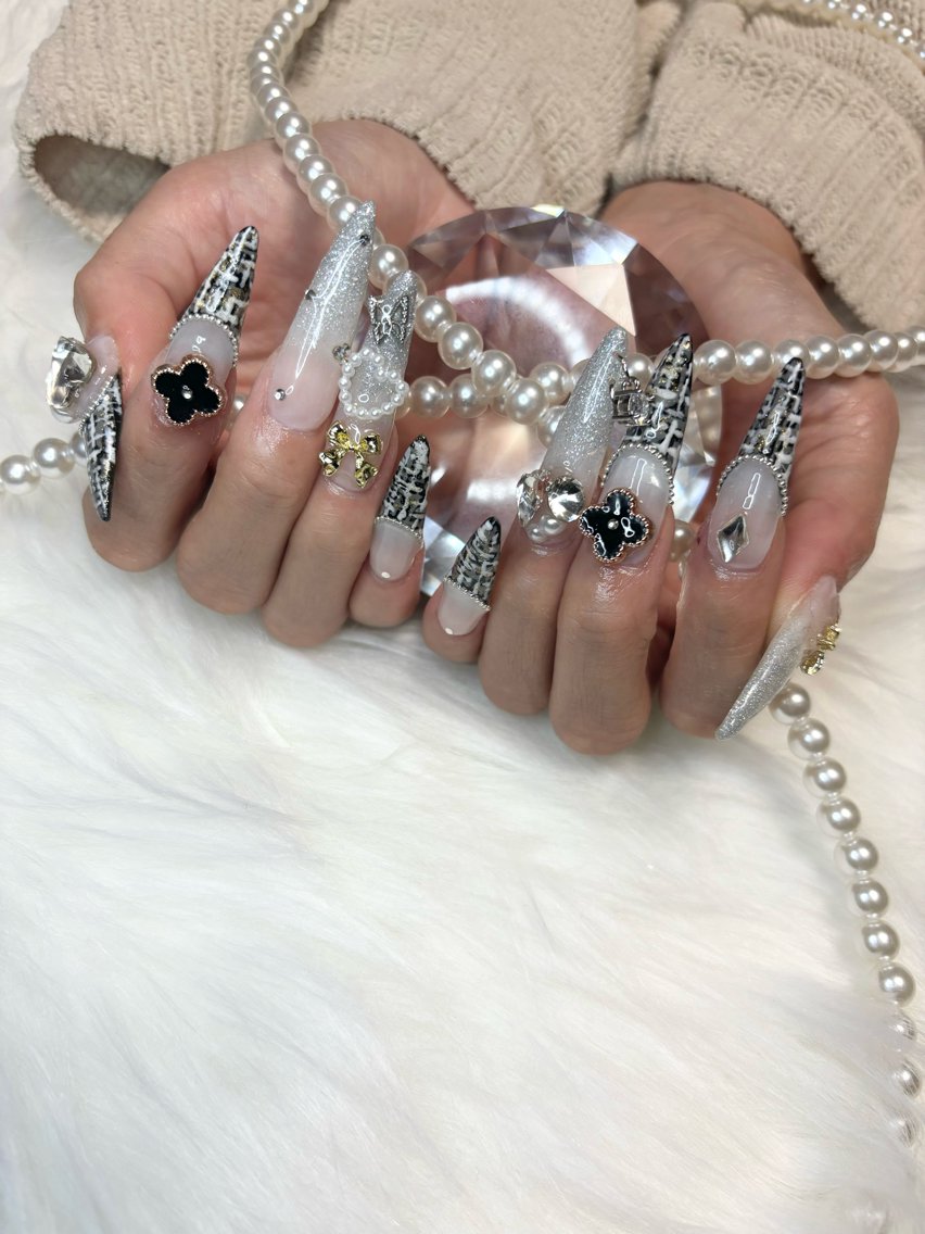 ネイル ツイードネイル ハンドネイル Be Rac 🖤🐍🦋🥀のネイルデザイン