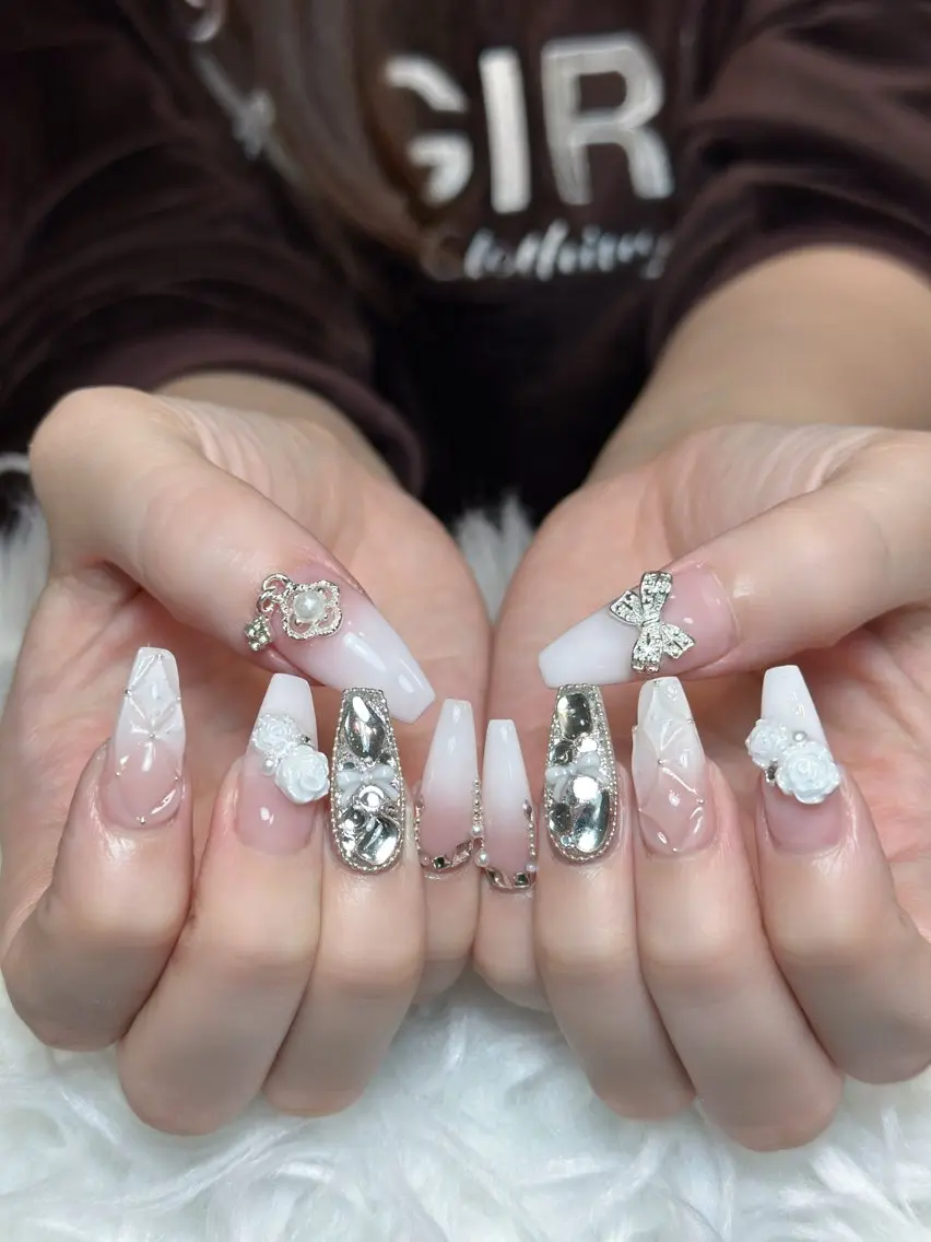 ネイル オーロラネイル ボルドー ブラウン 氷ネイル・うるうるネイル キラキラネイル ハンドネイル Julli NailStudioのネイルデザイン