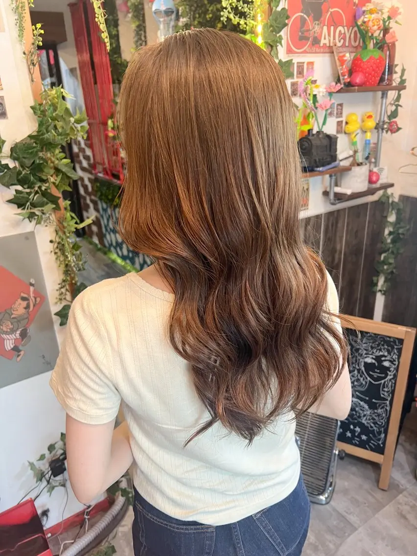 ロング カラー ベージュカラー ブリーチ ブリーチなしカラー オリーブベージュ ヘアカラー トリートメント カラーパティシエ facce🌼ikoのヘアスタイル
