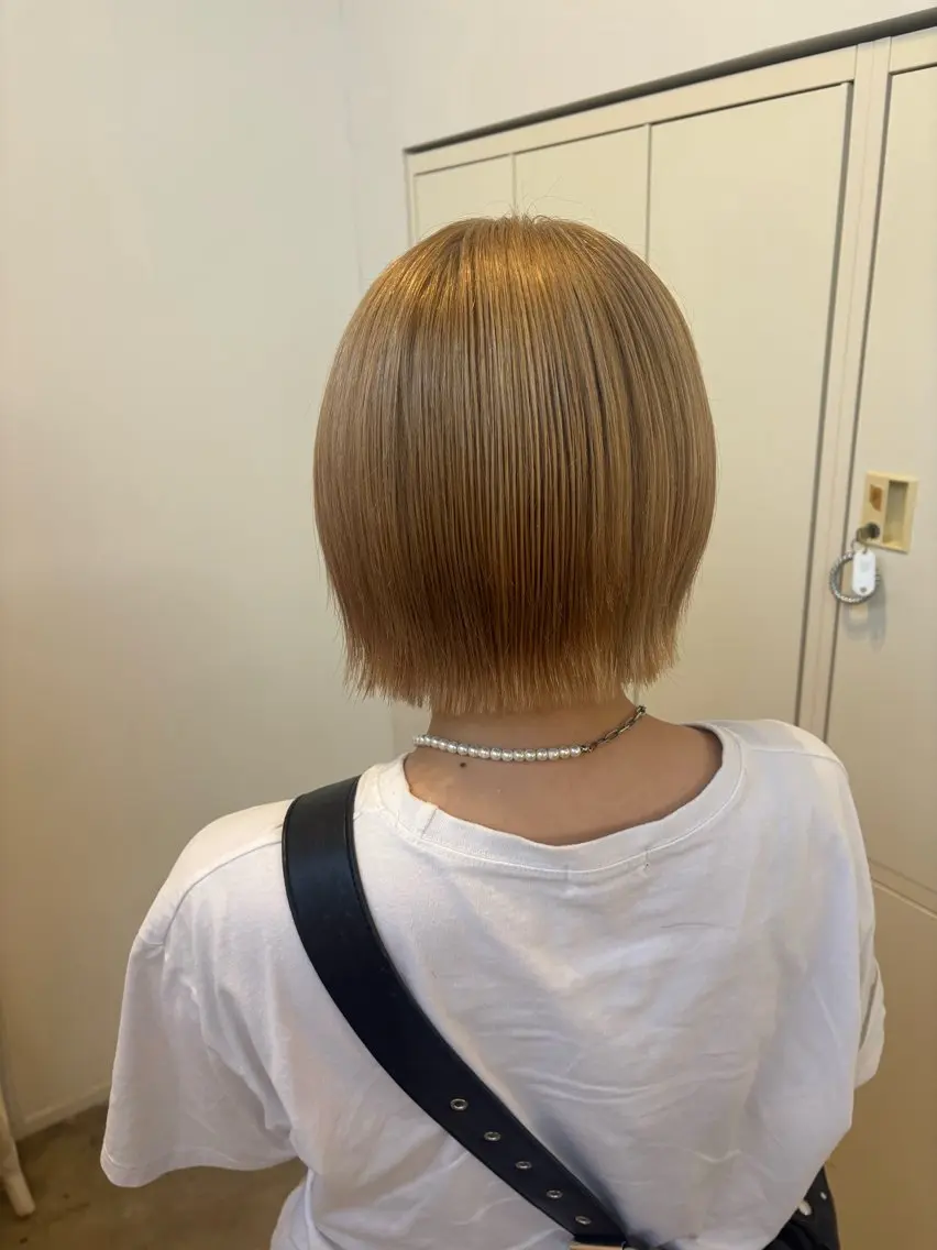 ミディアム カラー ベージュカラー ブリーチ ハイトーンカラー ボブ カット ヘアカラー 田中 梨緒のヘアスタイル