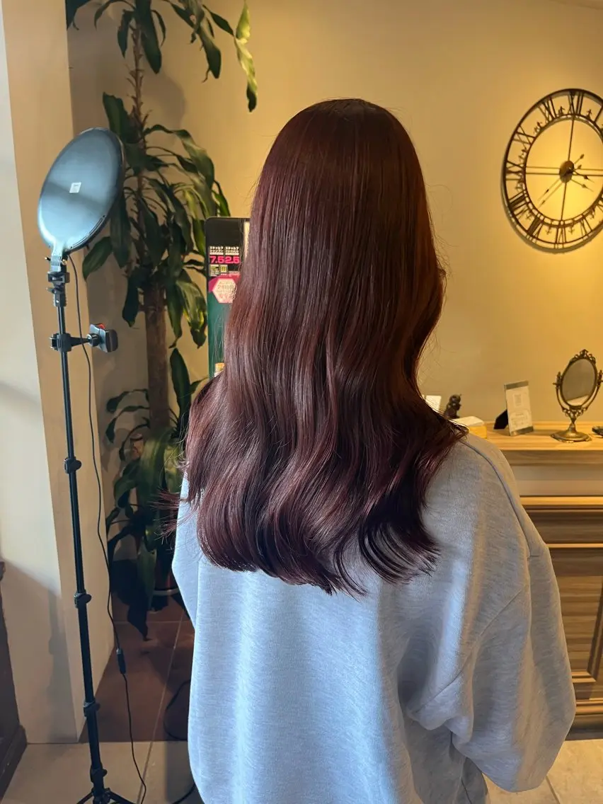 ロング カラー ボルドーカラー ブラウンカラー カシス ヘアカラー トリートメント 川越 輝梨奈のヘアスタイル