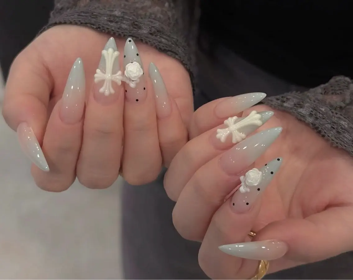 ネイル アートネイル ボルドー フレンチネイル ジェルネイル 氷ネイル・うるうるネイル ハンドネイル Julie NailSalonのネイルデザイン