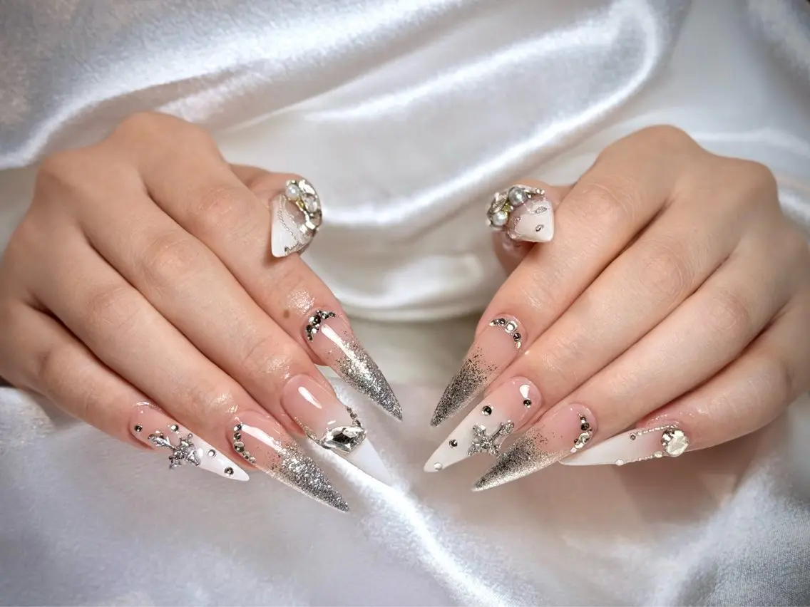 ネイル オーロラネイル チークネイル フットネイル フレンチネイル ジェルネイル ハンドネイル Nichi Nailsのネイルデザイン