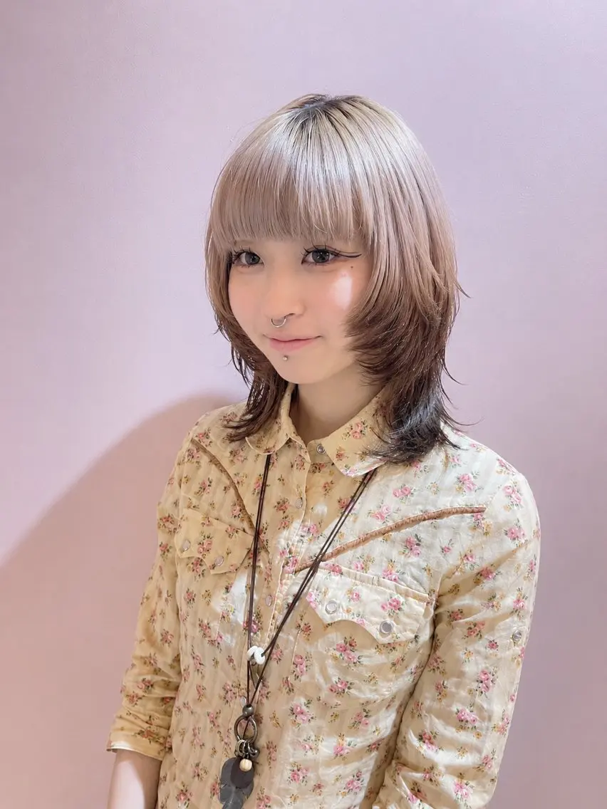 セミロング レイヤーカット 似合わせカット カット 似合わせ／ハイトーン カラー AYAKAのヘアスタイル
