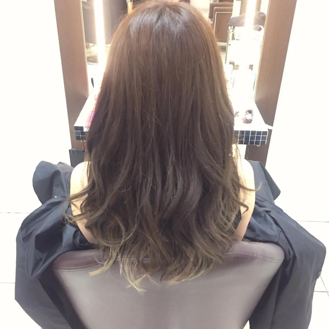 セミロング ロング カラー アッシュ ベージュカラー インナーカラー 大平 美沙のヘアスタイル