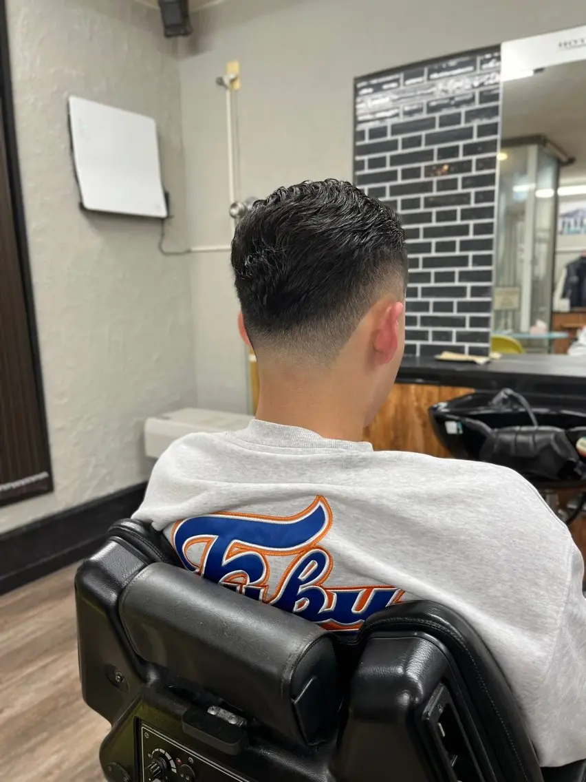 ショート メンズ オールバック フェードカット くせ毛 カット 橋本 拳史郎のヘアスタイル