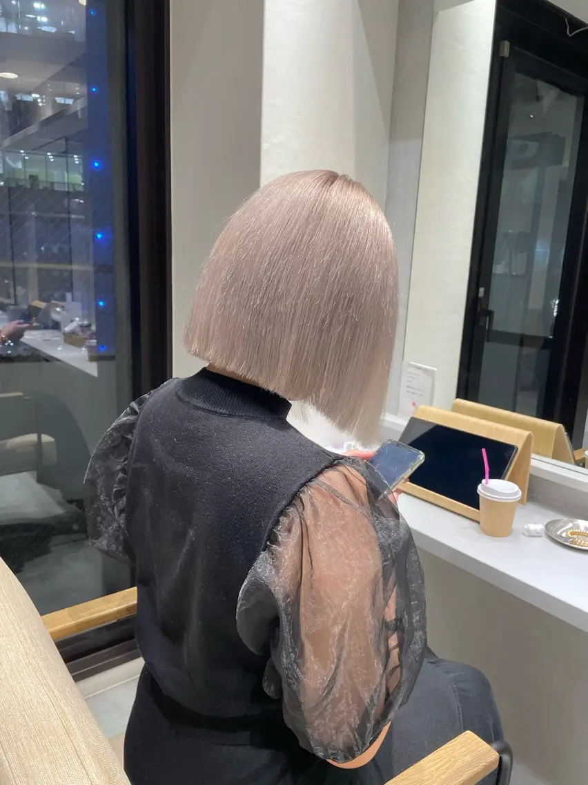 ショート カラー ブリーチ グレージュ ヘアカラー トリートメント fuka/梅田/ ミルクティーベージュのヘアスタイル