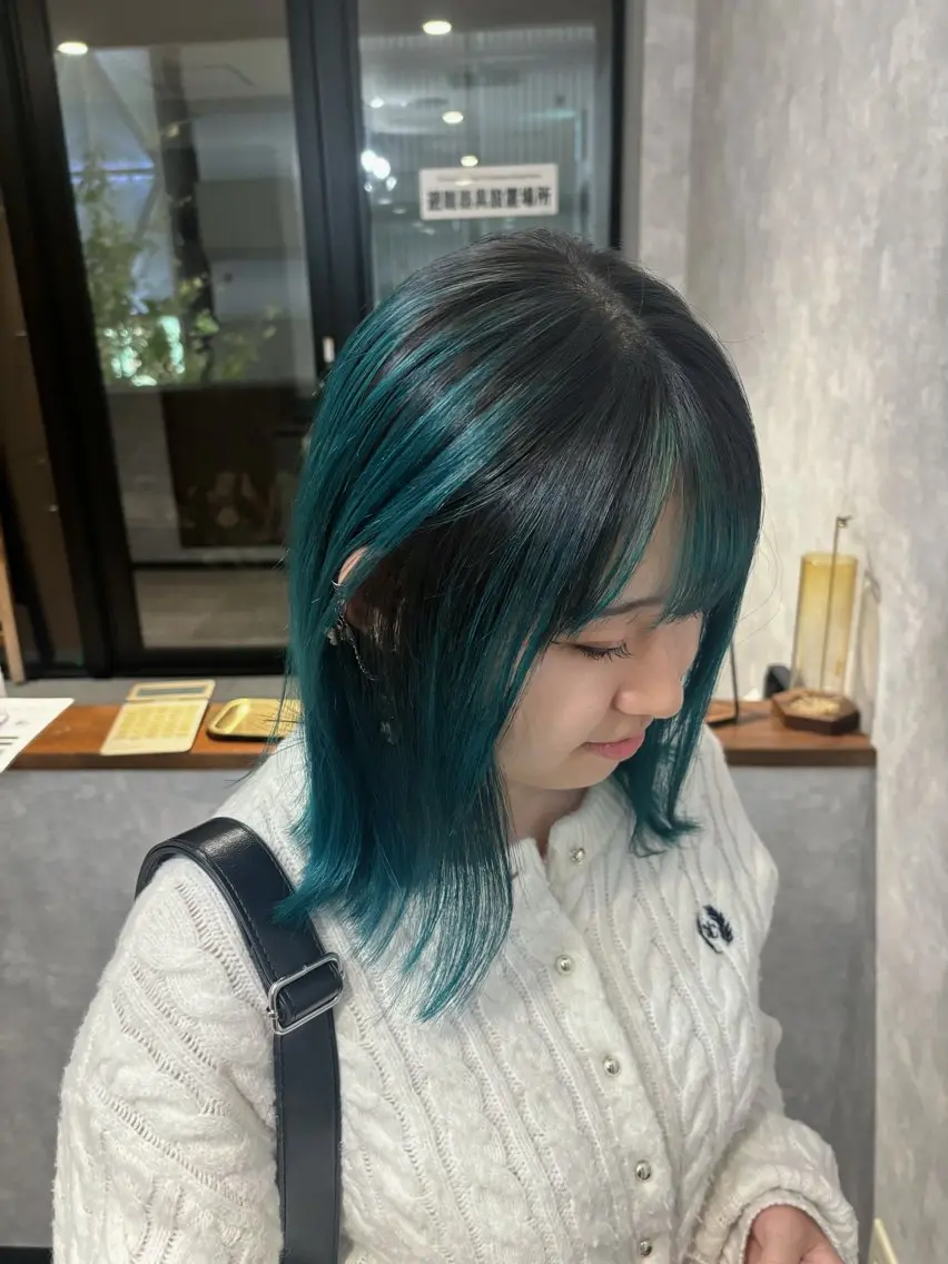 ミディアム カット ヘアカラー トリートメント 🌐NATSUMI 🌐【寒色カラー】のヘアスタイル