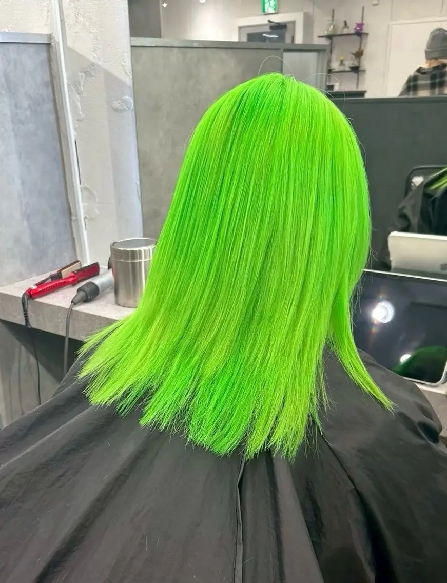 セミロング カラー トリートメント ヘアカラー ハイトーン🪼派手髪 mahoのヘアスタイル