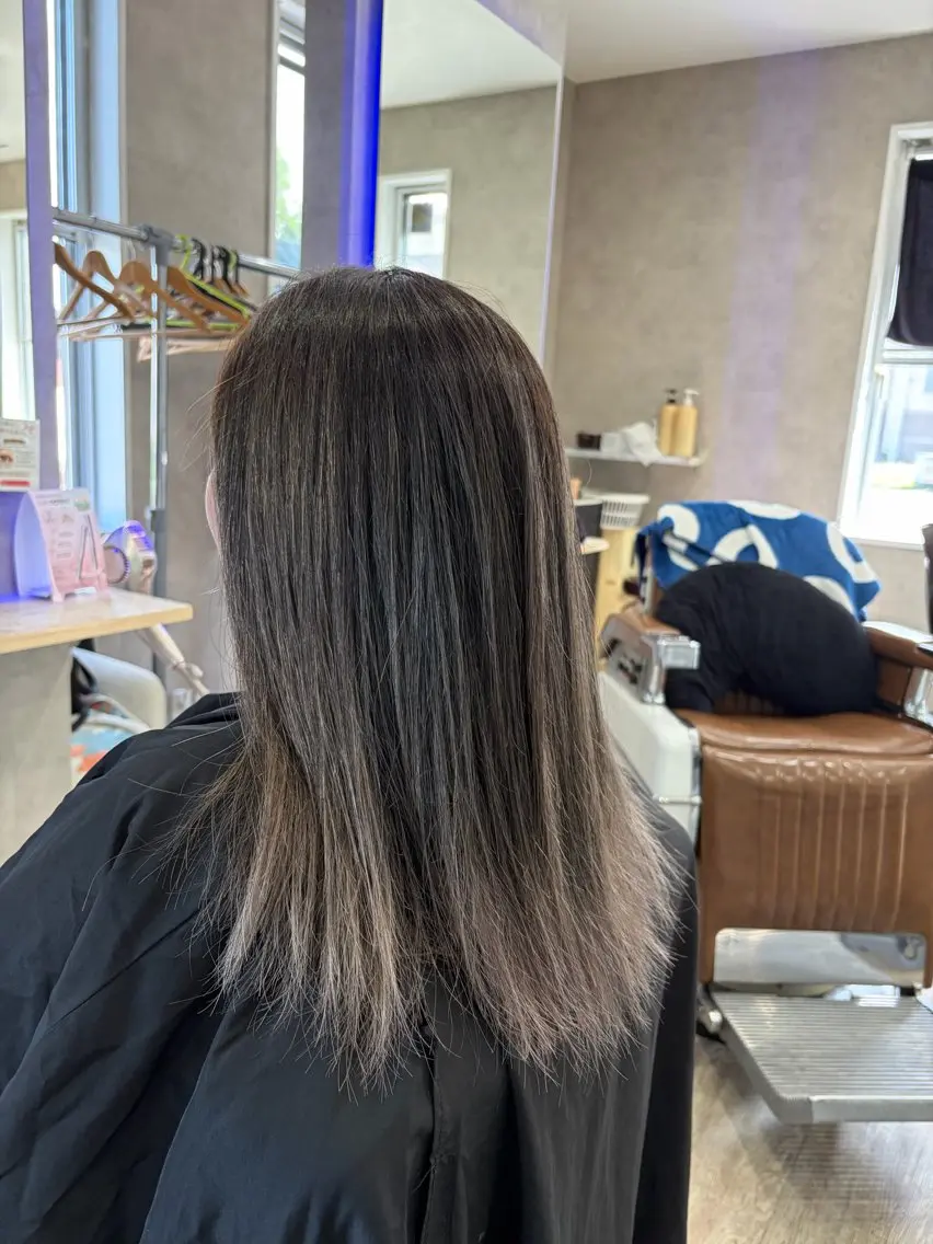ロング レイヤーカット ヘアカラー 小林 涼那のヘアスタイル