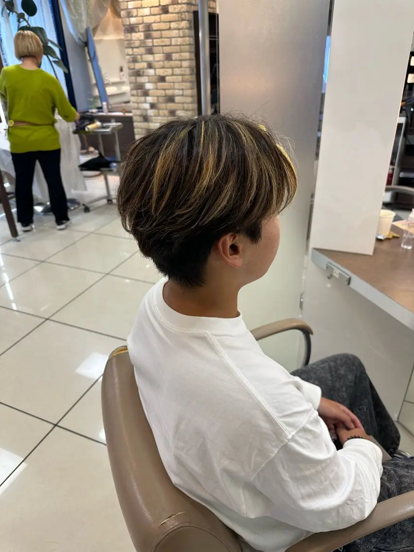 カラー メンズ メンズ特化シャドウパ ーマラウンドマッシュのヘアスタイル