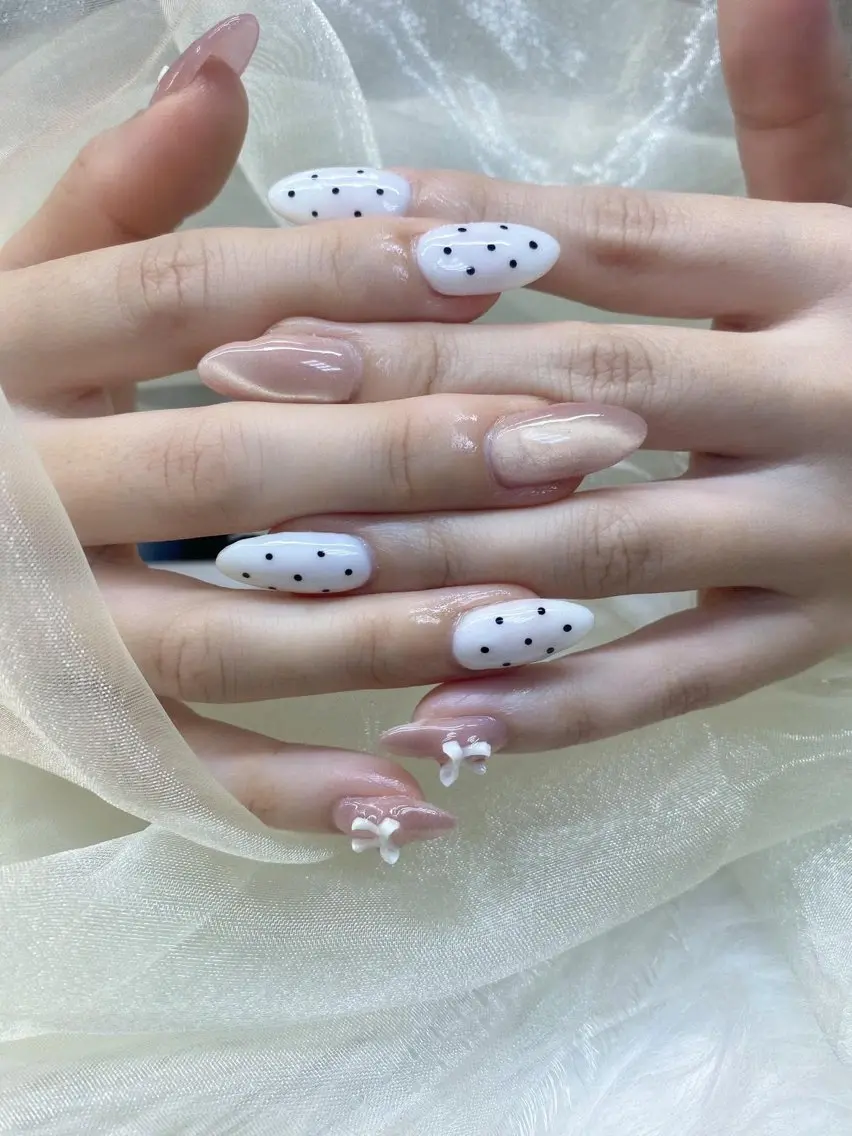 ネイル ドット 韓国ネイル ピンク ピンクベージュ ぷっくりネイル ハンドネイル Gold Nail 千葉/風香のネイルデザイン