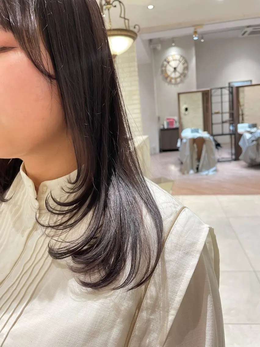 セミロング レイヤーカット シモカワ マシロのヘアスタイル