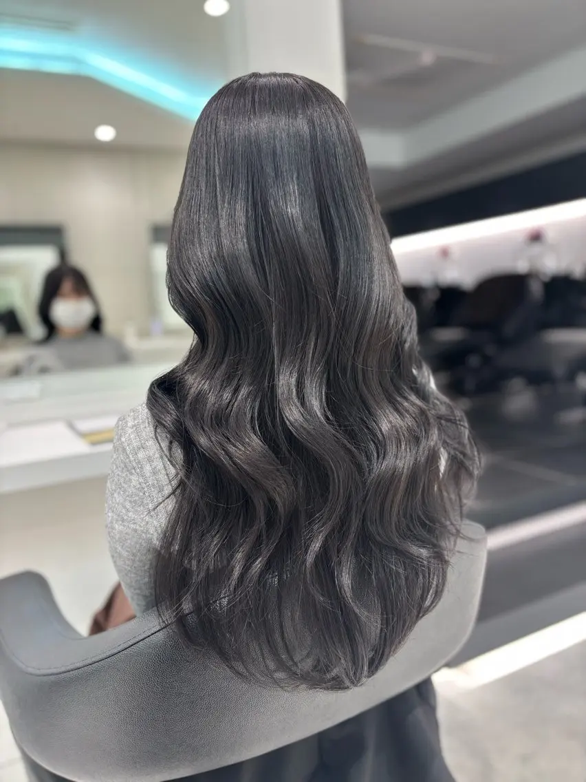 ロング カラー ヘアカラー トリートメント ヘッドスパ ヘアセット 流行りの透明感カラー ×縮毛矯正🤍ユウのヘアスタイル