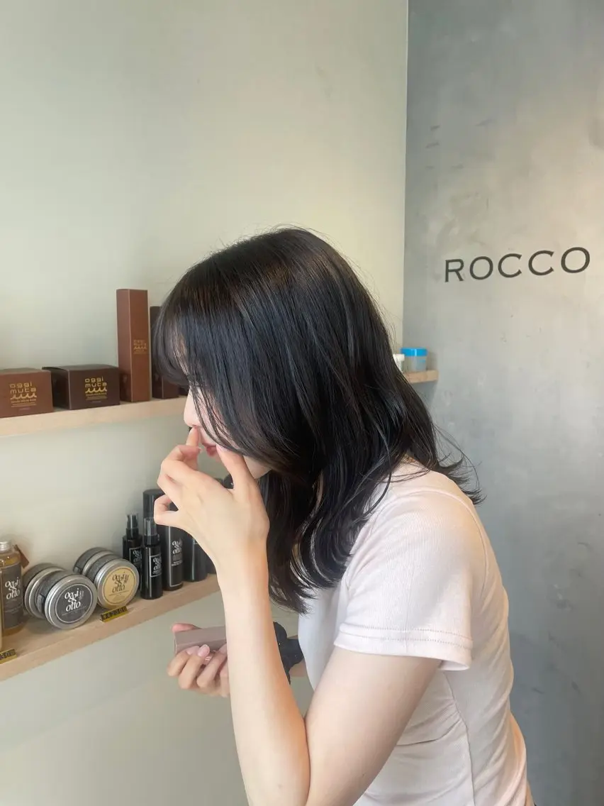 ミディアム ヘアカラー トリートメント アイナ ROCCOのヘアスタイル