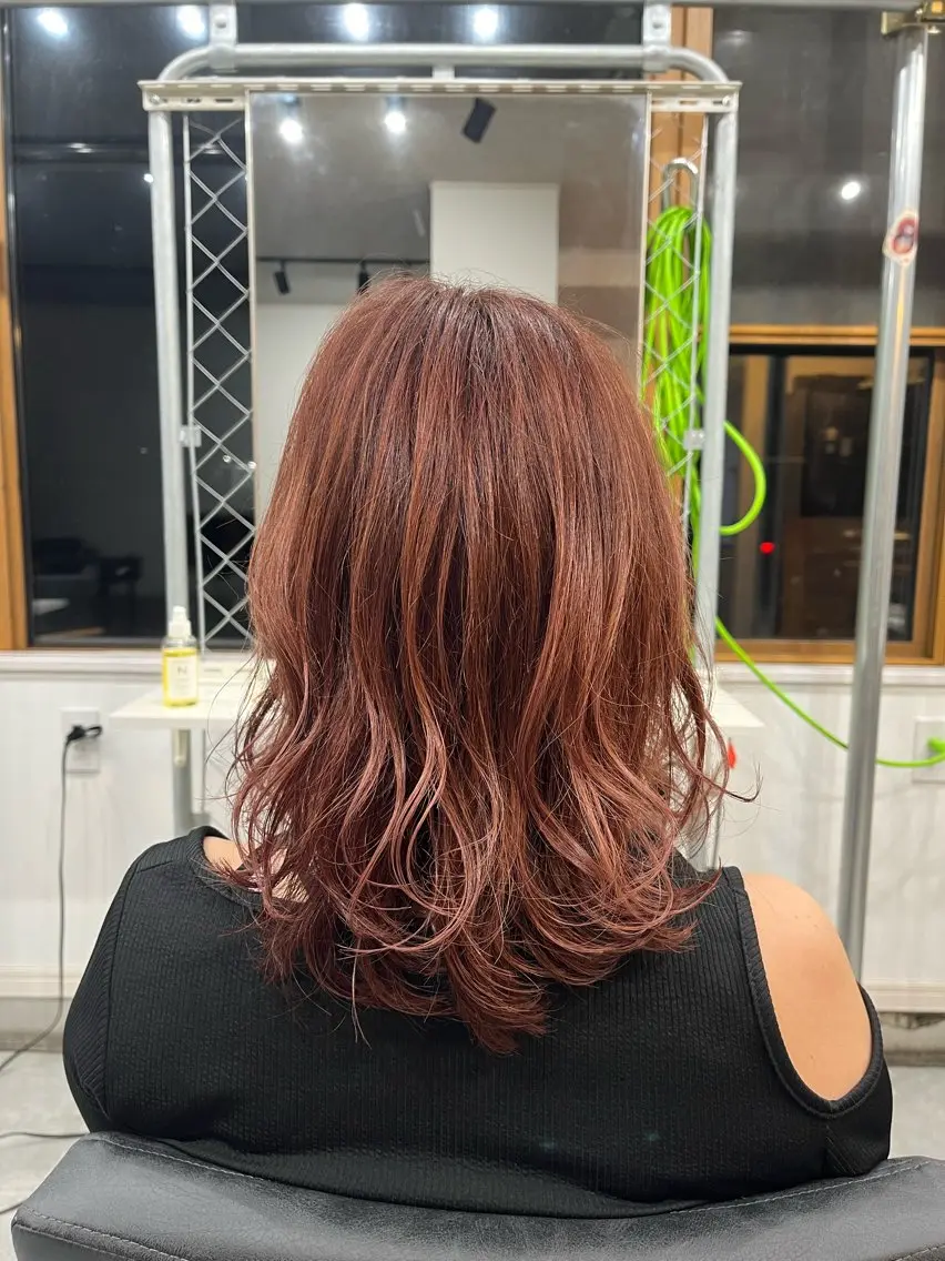 セミロング カラー ピンクカラー レイヤーカット メンズパーマ WATARUのヘアスタイル