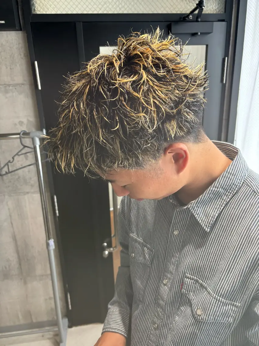 カラー メンズ メンズハイライト ハイライトカラー カット ヘアカラー トリートメント _WHITE / KENTOのヘアスタイル