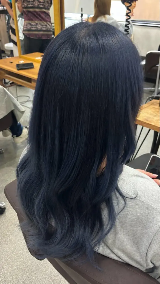 ロング カラー 黒髪 ブロンド ブルーカラー ブルーブラック ホワイトブロンド ヘアカラー 佐野 清良‎🍒♡のヘアスタイル