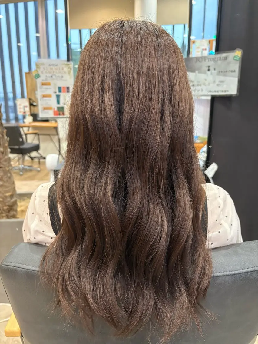 ロング ヘアカラー トリートメント 宮崎 瑠梨のヘアスタイル