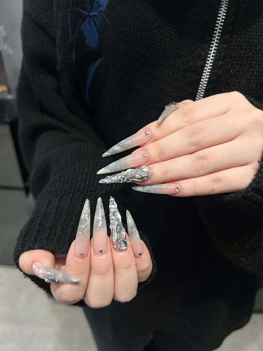 ネイル チークネイル ドット フレンチネイル グラデーション ハート Eli Muse 新宿ネイルのネイルデザイン