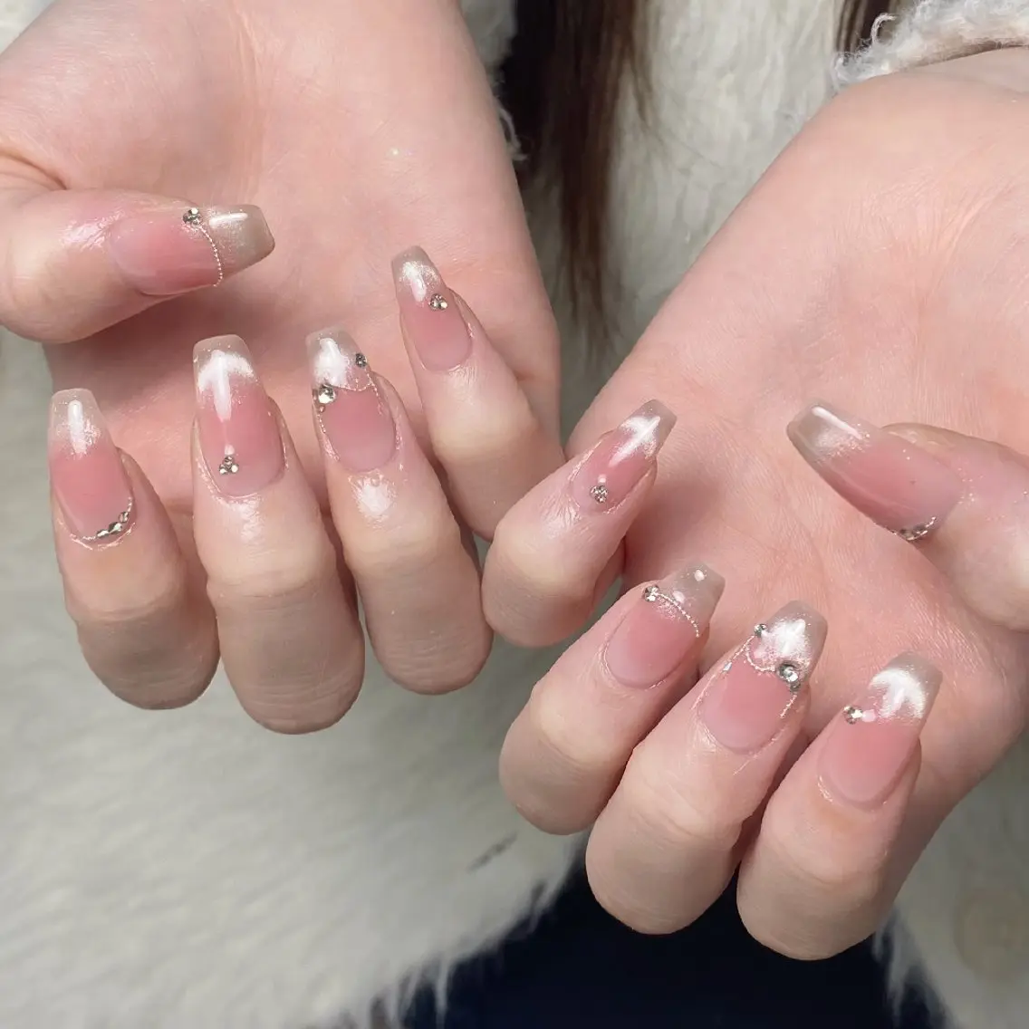 ネイル チークネイル フレンチネイル ジェルネイル ガーリー キラキラネイル ハンドネイル UM Nail Salonのネイルデザイン