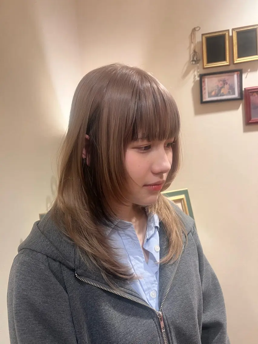 セミロング カラー デザインカラー グレージュ カット ヘアカラー 韓国スタイル🫧 サーシャのヘアスタイル