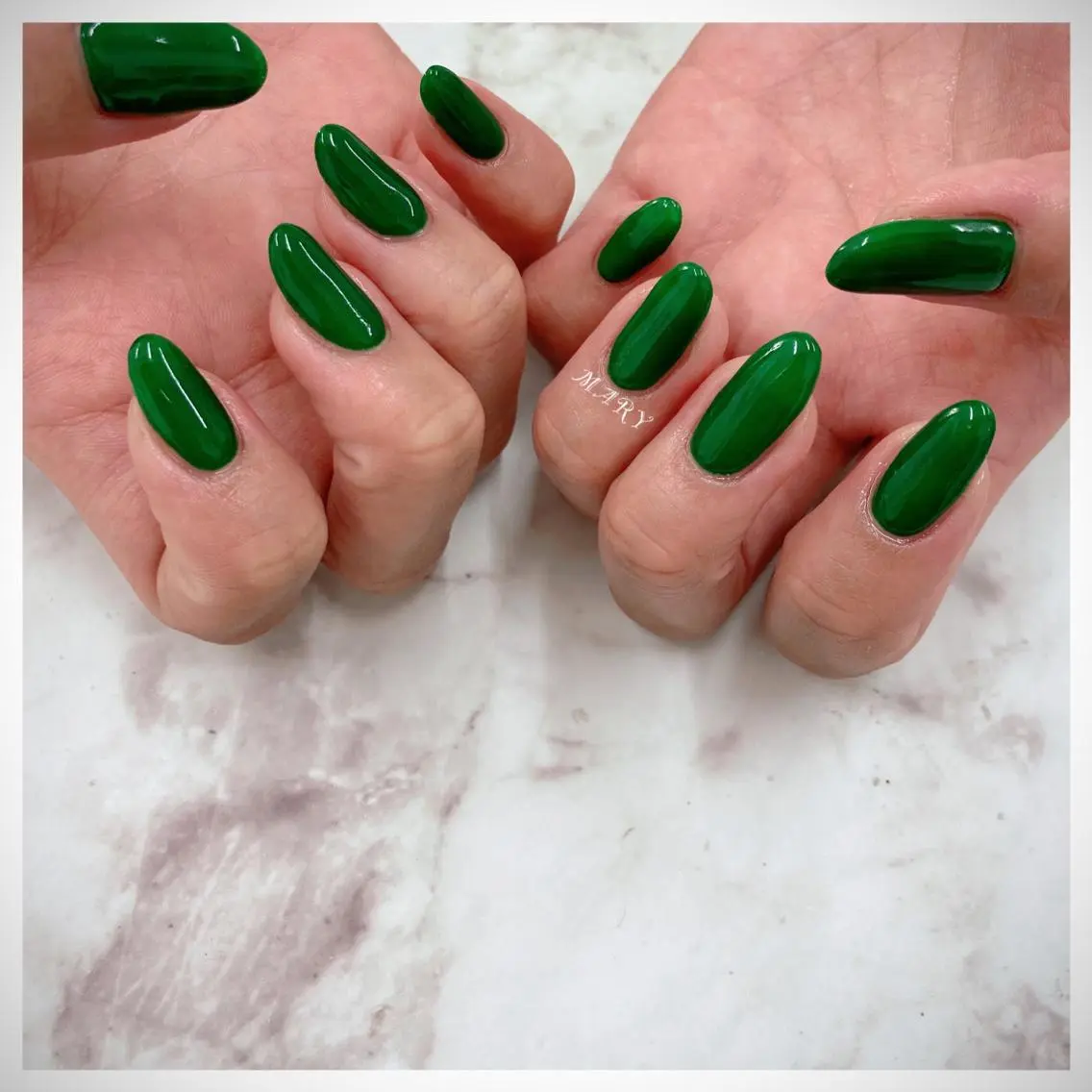 ネイル グリーン ロングネイル ニュアンスネイル ワンカラーネイル シンプルネイル ハンドネイル Mary nail .narumiのネイルデザイン