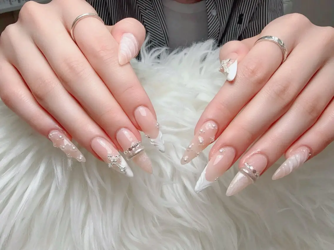ネイル フレンチネイル グラデーション マグネットネイル ニュアンスネイル オフィスネイル ハンドネイル ハンドケア Hara Nail 【持ち込みOK】のネイルデザイン