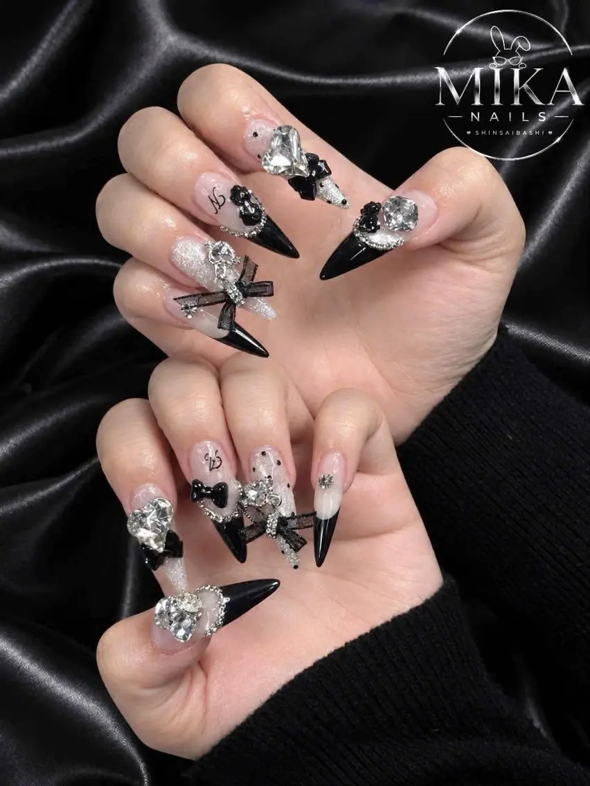 ネイル ガーリー キラキラネイル 韓国ネイル ロングネイル シンプルネイル ハンドネイル 🦊Genie🦊 Mika Nailsのネイルデザイン