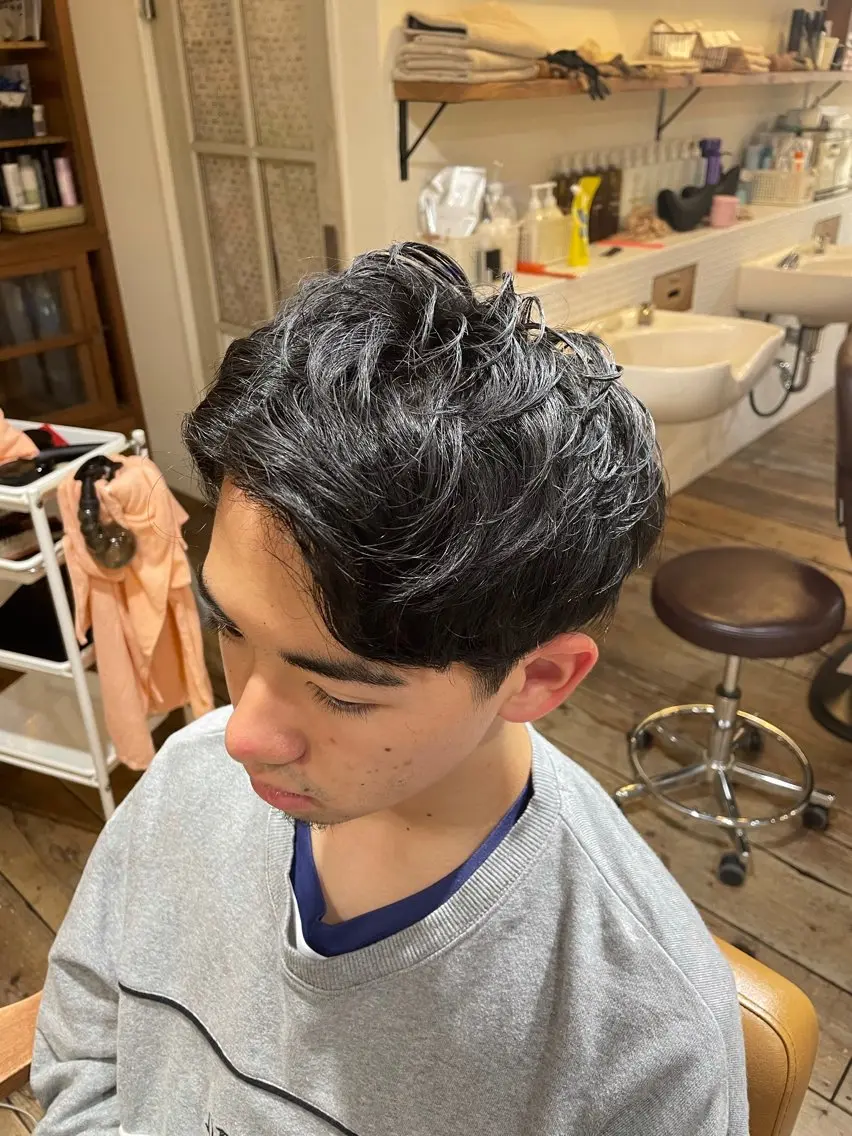 メンズ アップバング KOUSUKE /レイヤーカットのヘアスタイル