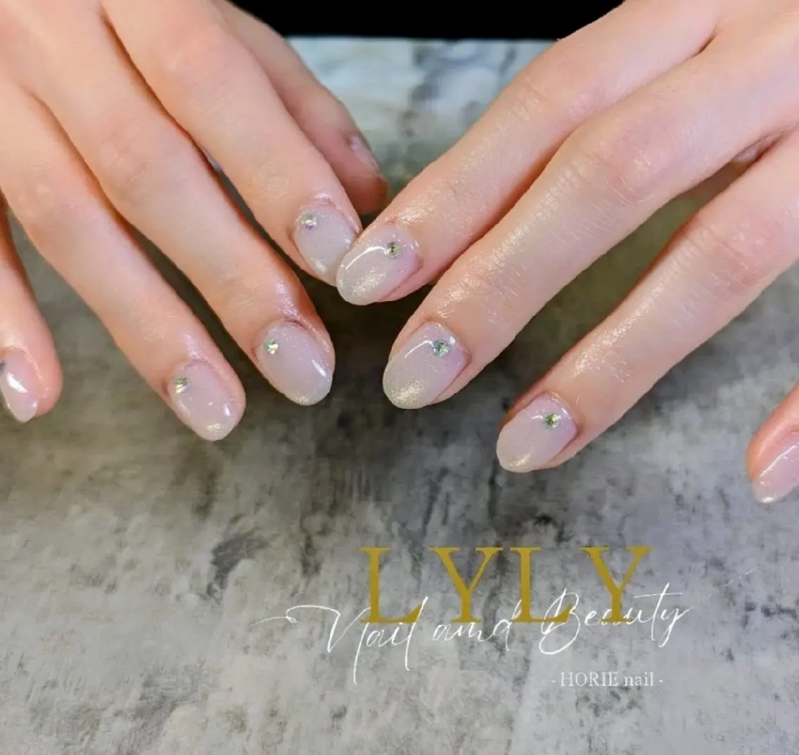 ネイル ホワイト LYLY ✾ai✾のネイルデザイン