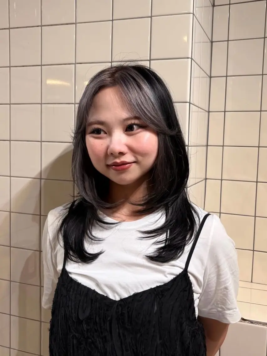 セミロング カラー ブリーチ 透明感カラー ダブルカラー パープルカラー シルバー ヘアカラー saho ⟡.·のヘアスタイル