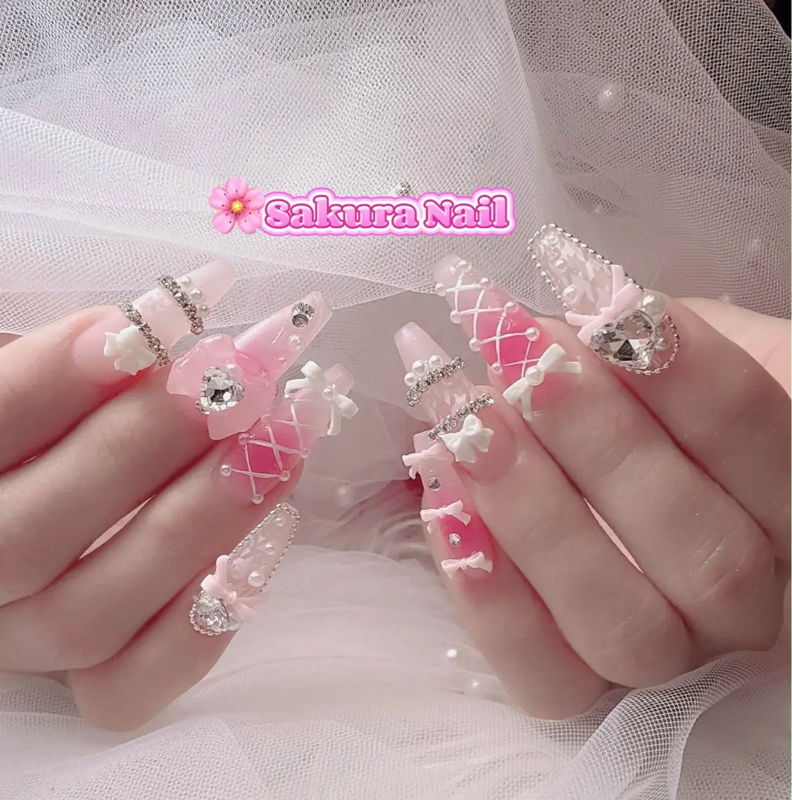 ネイル アートネイル オーロラネイル ボルドー チークネイル フレンチネイル ハンドネイル Sakura Nail Salonのネイルデザイン