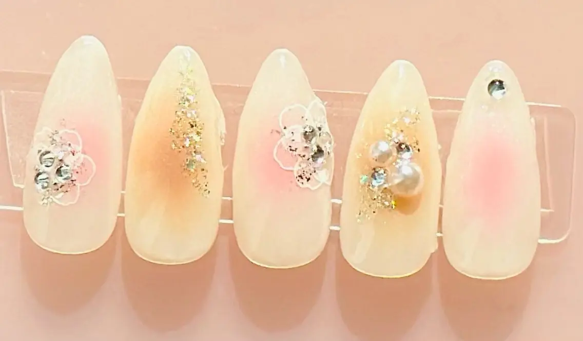 ネイル チークネイル nailsalon oluoluのネイルデザイン
