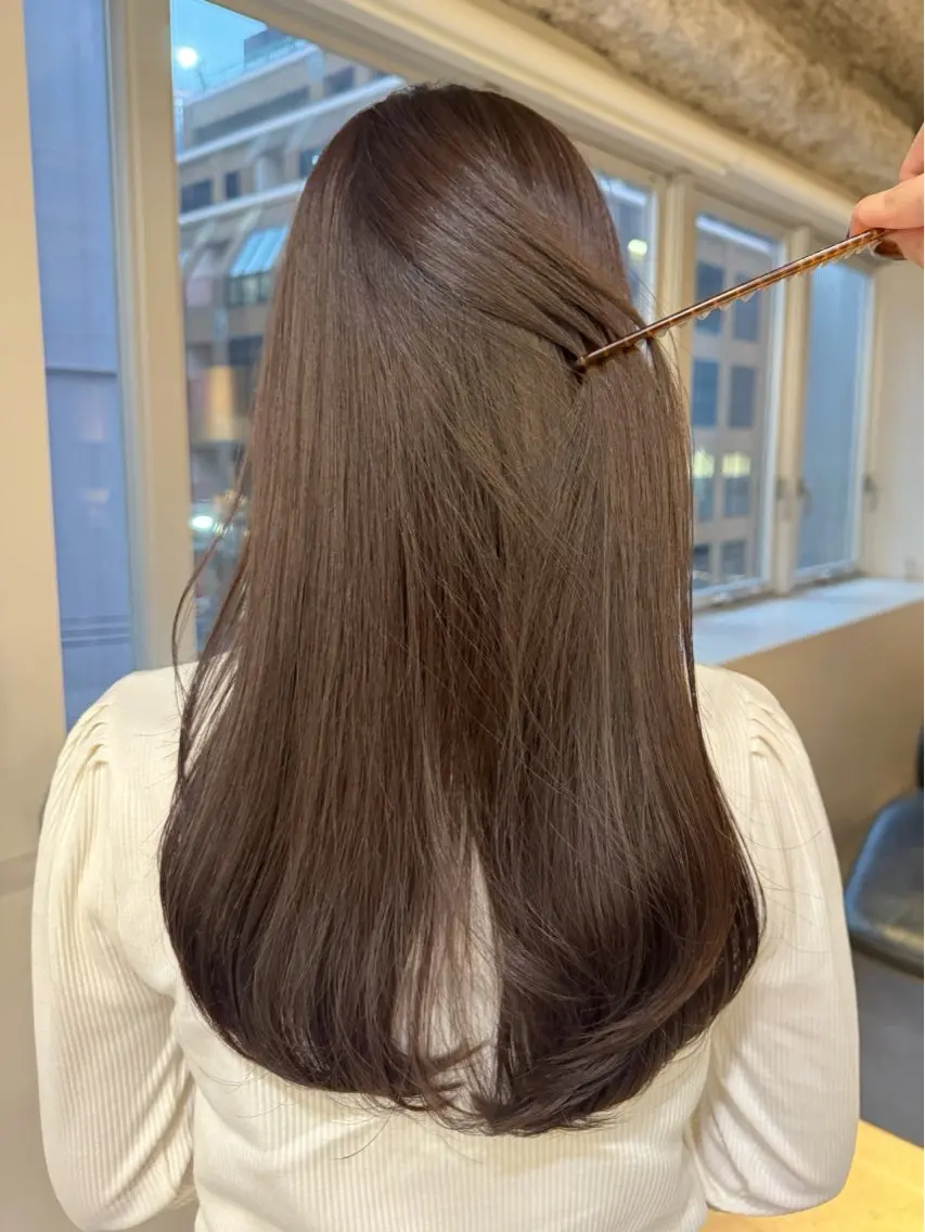 ロング カット ヘアカラー まほ/レイヤーカット 🍒🤍透明感カラーのヘアスタイル