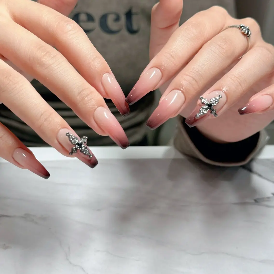 ネイル グラデーション ワンホンネイル nailsalon ChuColaのネイルデザイン