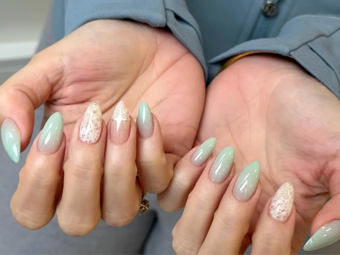 ネイル オーロラネイル 長さ出し フレンチネイル ジェルネイル ガラスフレンチ Rela・S NAILのネイルデザイン