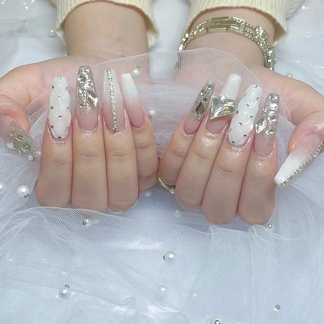 ネイル ロングネイル スカルプネイル misaki 🩰‎🤍🎀のネイルデザイン