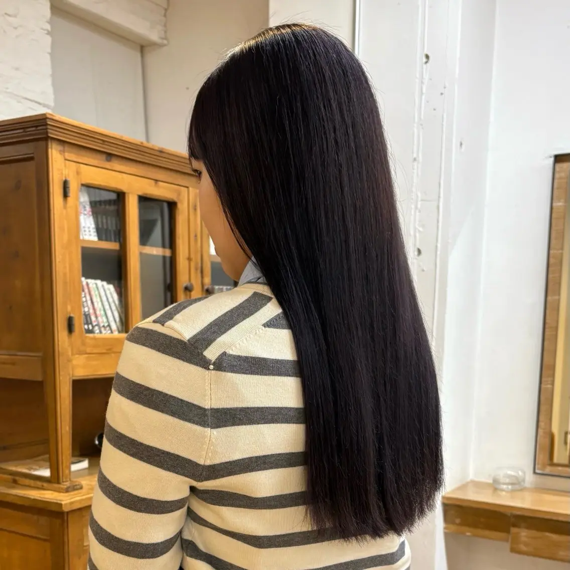 ロング カラー mina / 透明感ベージュカラーのヘアスタイル