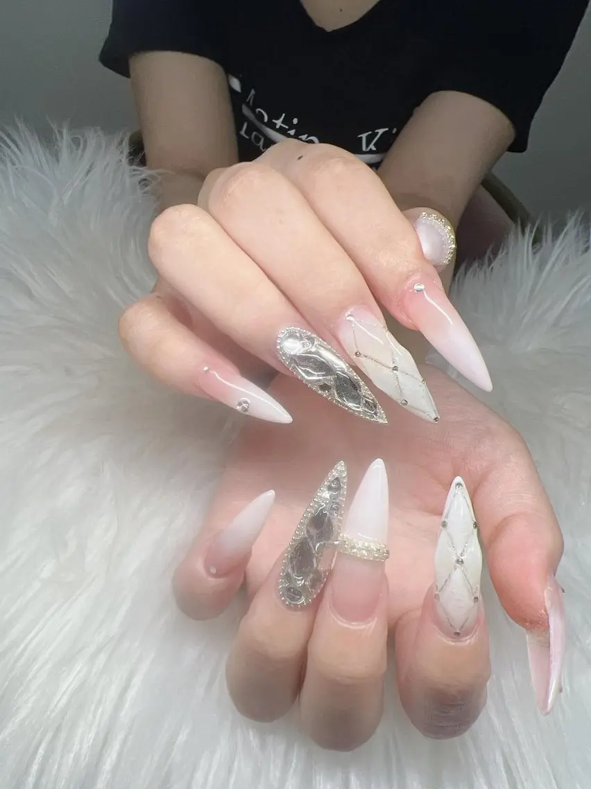 ネイル 長さ出し グラデーション 卒業式 キラキラネイル マグネットネイル ハンドネイル Lee Nailsのネイルデザイン