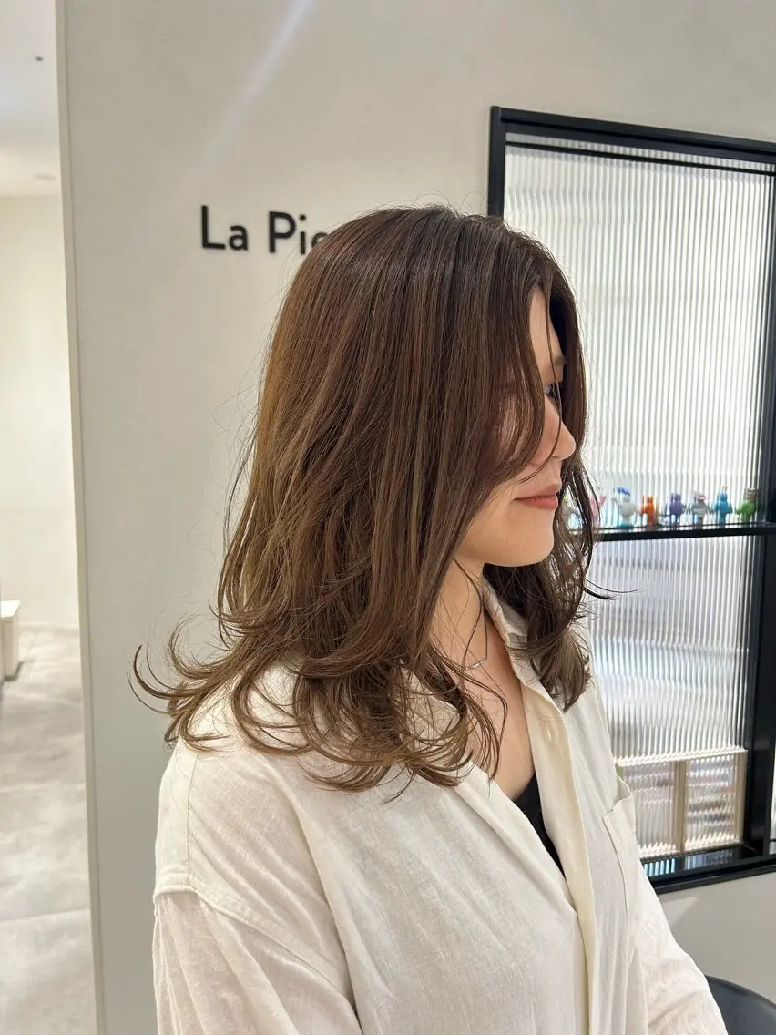 ミディアム カラー ベージュカラー ブリーチ オリーブベージュ/ ブリーチなし透明感のヘアスタイル