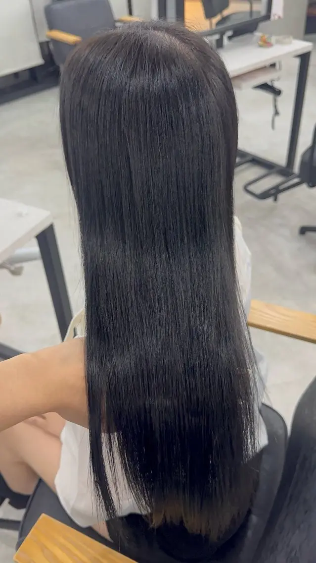 ロング カラー アッシュ アッシュブラウン ベージュカラー 黒髪 ブリーチ ヘアカラー トリートメント 赤み無し柔らかカラー 【梅田】madokaのヘアスタイル