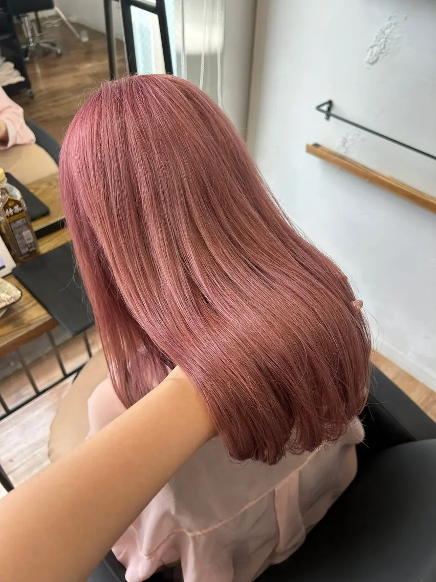 セミロング カラー ブリーチ 透明感カラー ピンクカラー カット ヘアカラー トリートメント 藤間 帆乃夏（とうまほのかのヘアスタイル