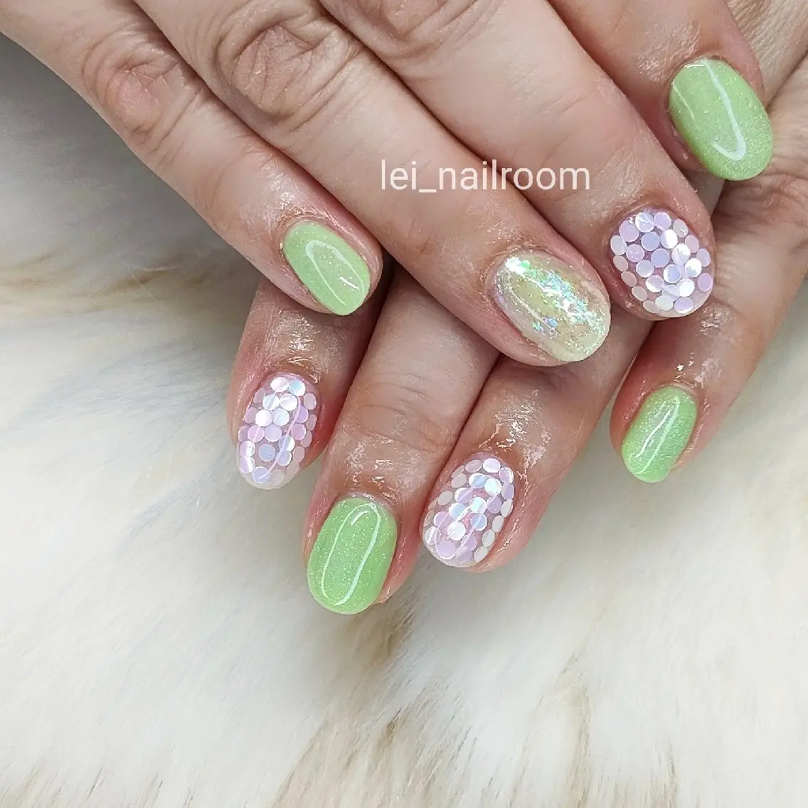 ネイル ホログラムネイル キラキラネイル ラメ(グリッター) lei🌼 nailroomのネイルデザイン
