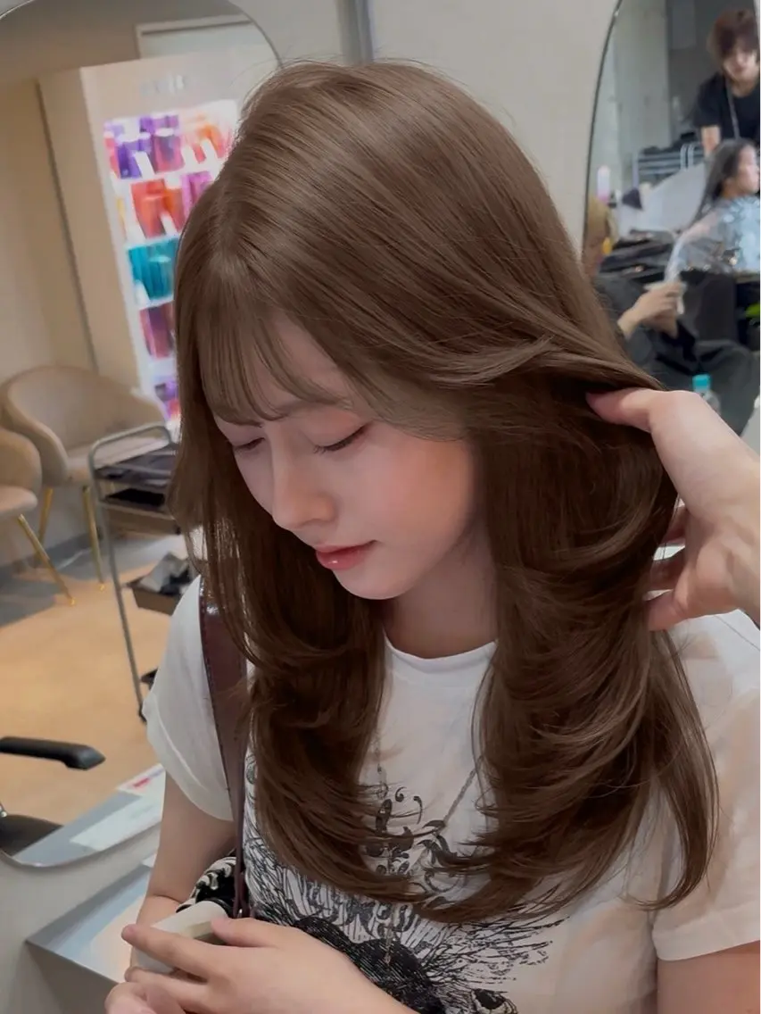 ロング カラー ベージュカラー ブリーチ 透明感カラー ミント ミントベージュ ヘアカラー 艶感カラー 🩵レイヤー/紫音のヘアスタイル
