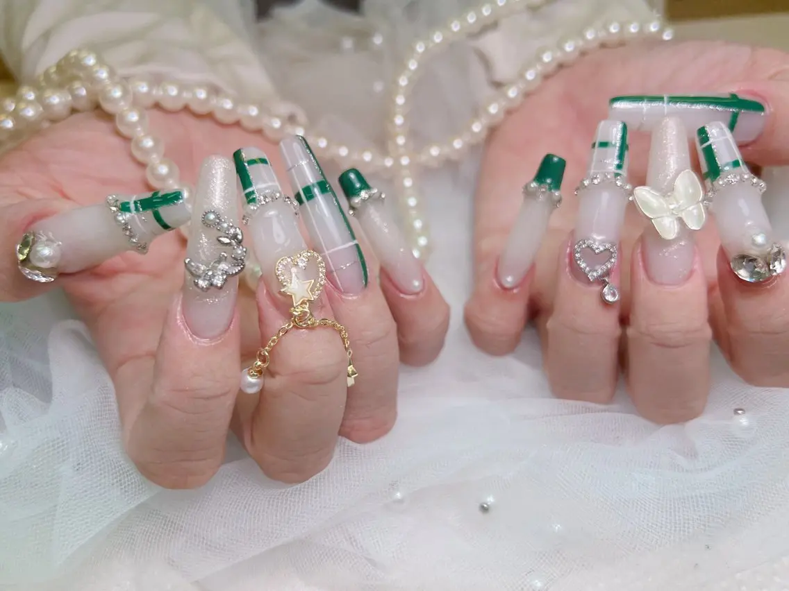ネイル アートネイル ロングネイル 持ち込み スカルプネイル スーパーロングネイル ハンドネイル lucky nail 歌舞伎町のネイルデザイン