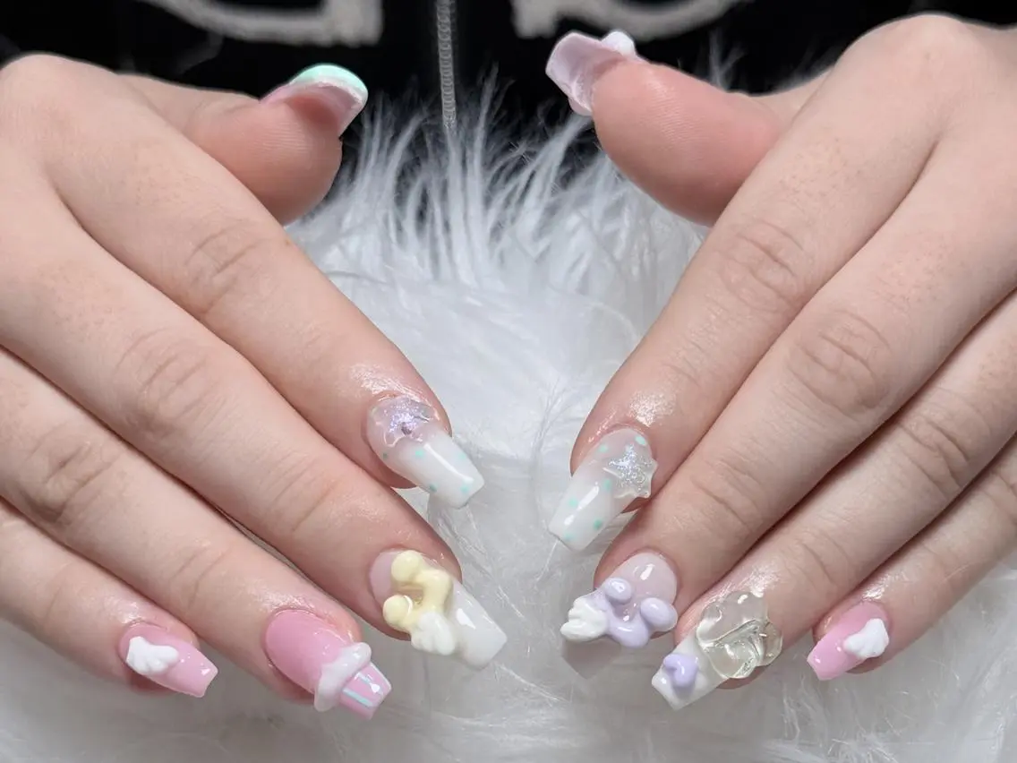 ネイル アニマル柄 オーロラネイル チークネイル フラッシュネイル ジェルネイル Emi🌸Belle Nail Salonのネイルデザイン