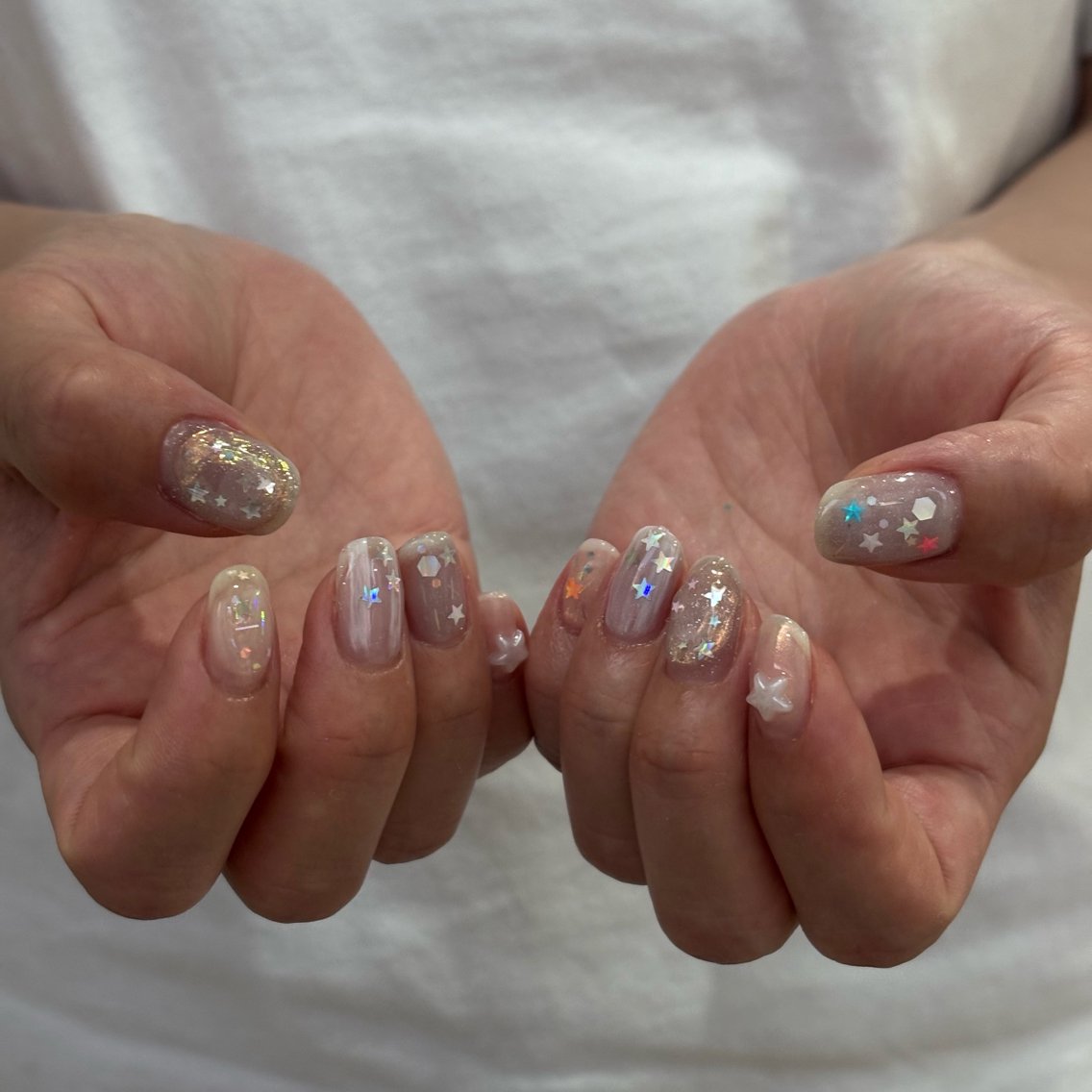 ネイル オーロラネイル キラキラネイル ニュアンスネイル ぷっくりネイル ショートネイル ハンドネイル younail nannanのネイルデザイン