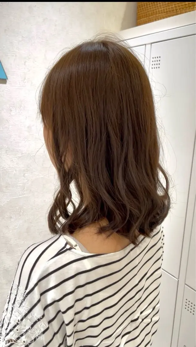 ミディアム カラー Alen🐶🐾/海 外風/グレージュ🩶のヘアスタイル