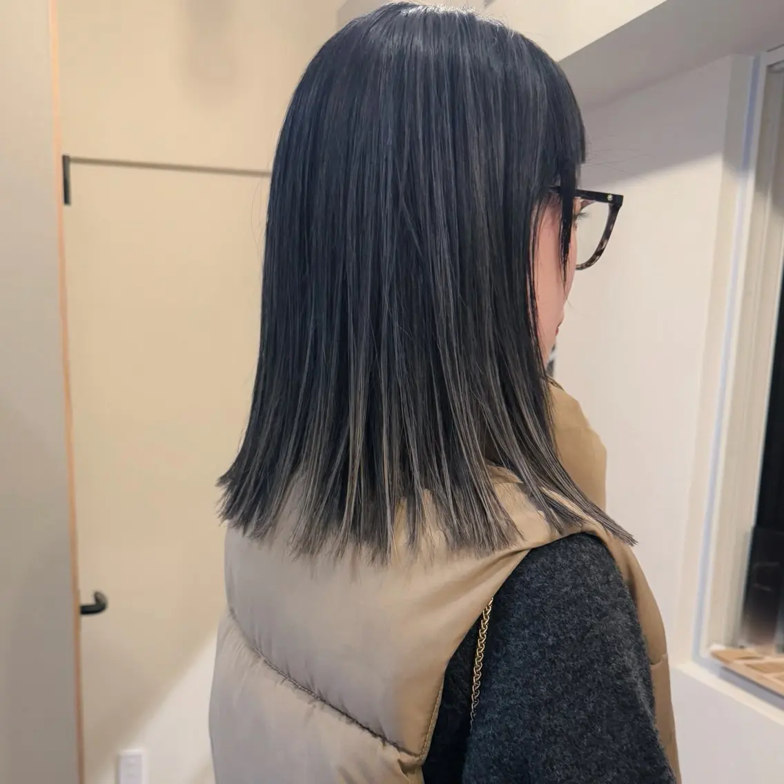 ミディアム カラー ヘアカラー トリートメント ヘアセット ハルカ/透け感カラー /顔周りレイヤーのヘアスタイル